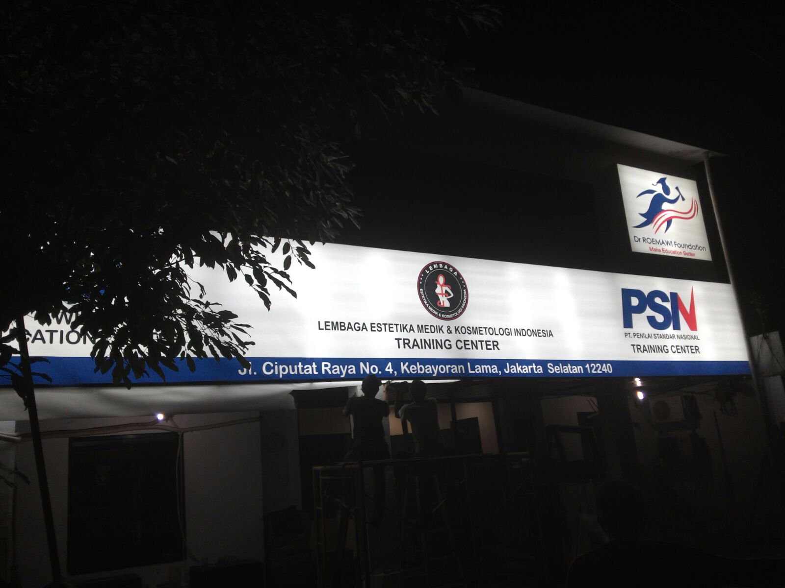 Alamat Perusahaan Advertising Vendor Pembuatan Reklame Neon Box di Jakarta Alamat Perusahaan Advertising Vendor Pembuatan Reklame Neon Box di Jakarta