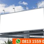 apakah perbedaan antara reklame komersial dan reklame non komersial